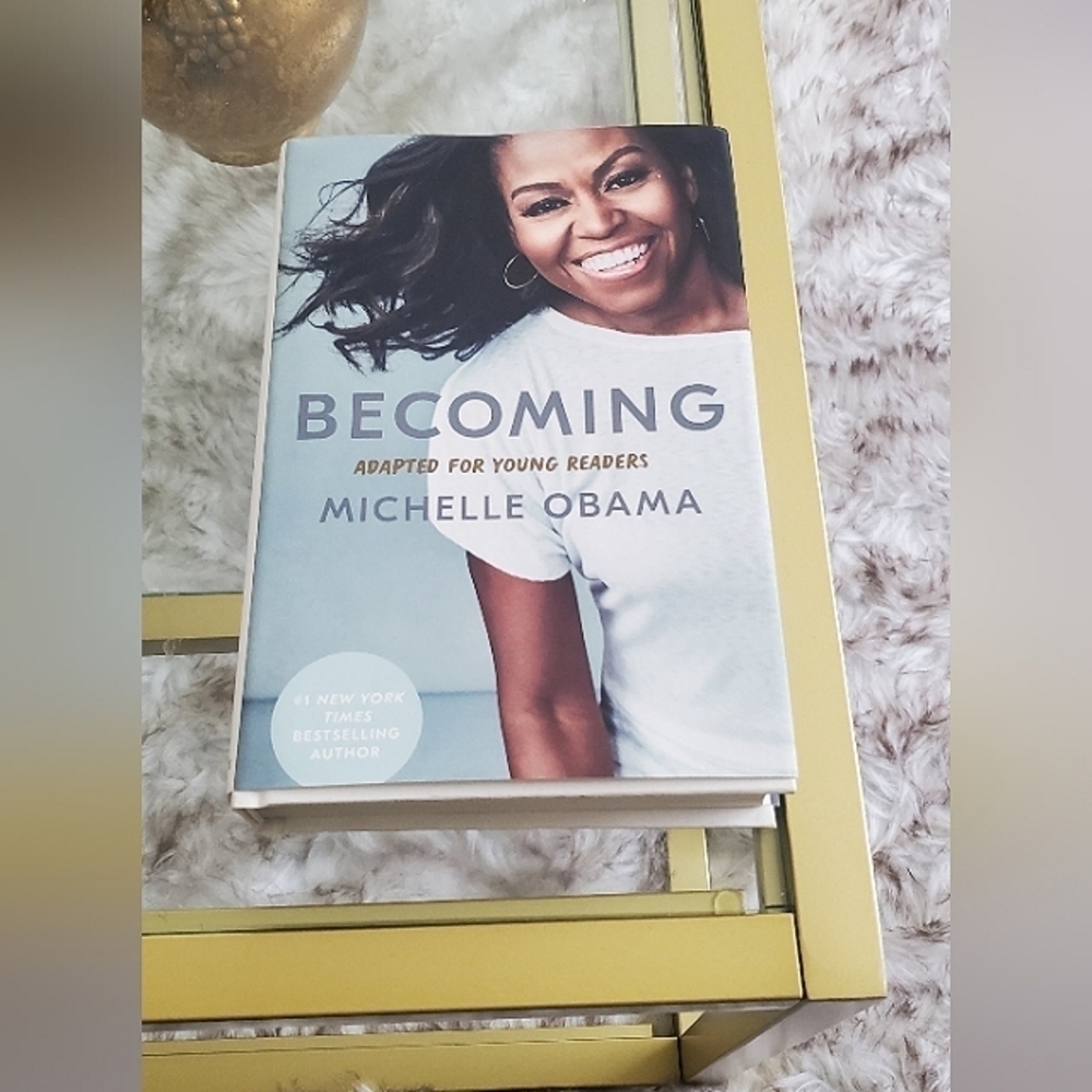 Becoming by Michelle Obama.🌴